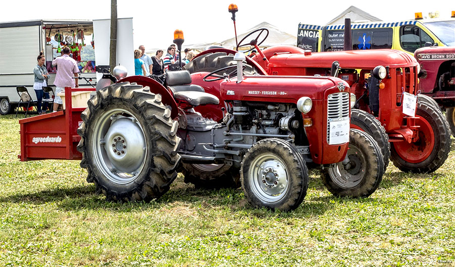 Выставка старинных тракторов